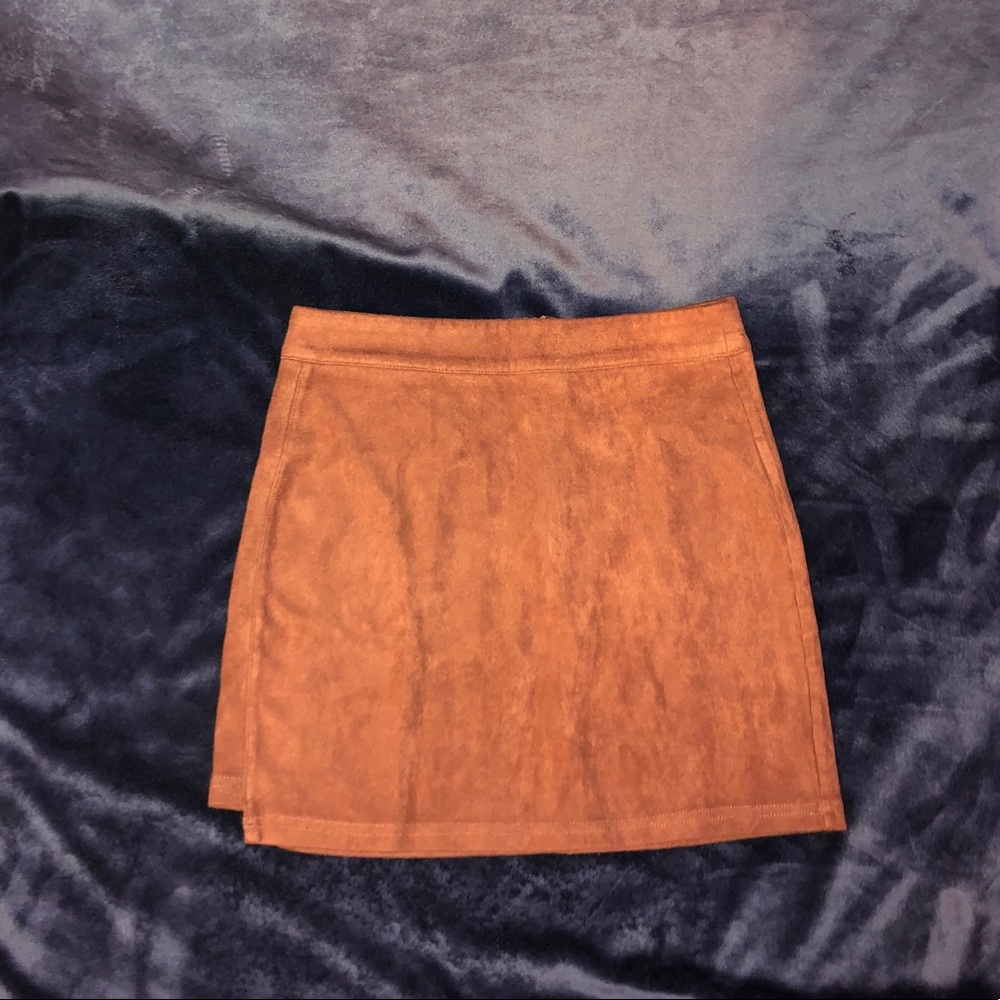 3️⃣FOR2️⃣5️⃣💲‼️Tan Suede Mini Skirt